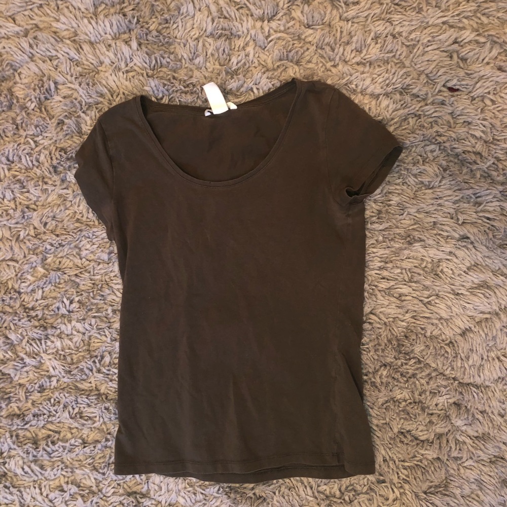 Army green short sleeved tee